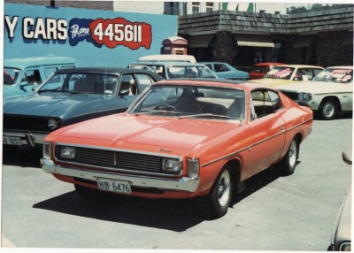 Chrysler_Valiant_VH_Charger_1971-73_(Australia)_(16147836693).jpg